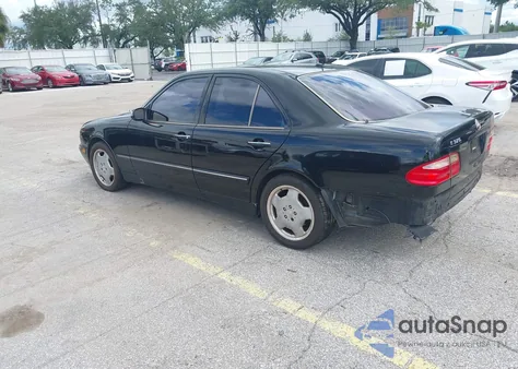 2001 Mercedes-Benz E 320 из США, поврежденный, VIN WDBJF65J11B266266